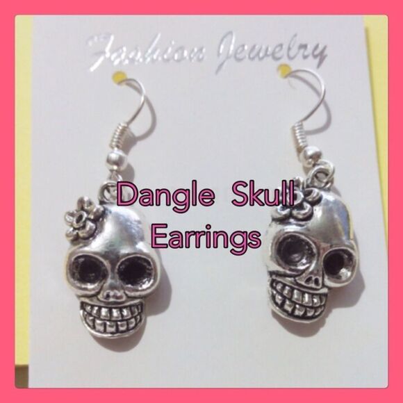 (C1) Skull Earrings - Picture 2 of 3